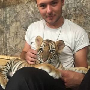 Meet your Posher, Bradley